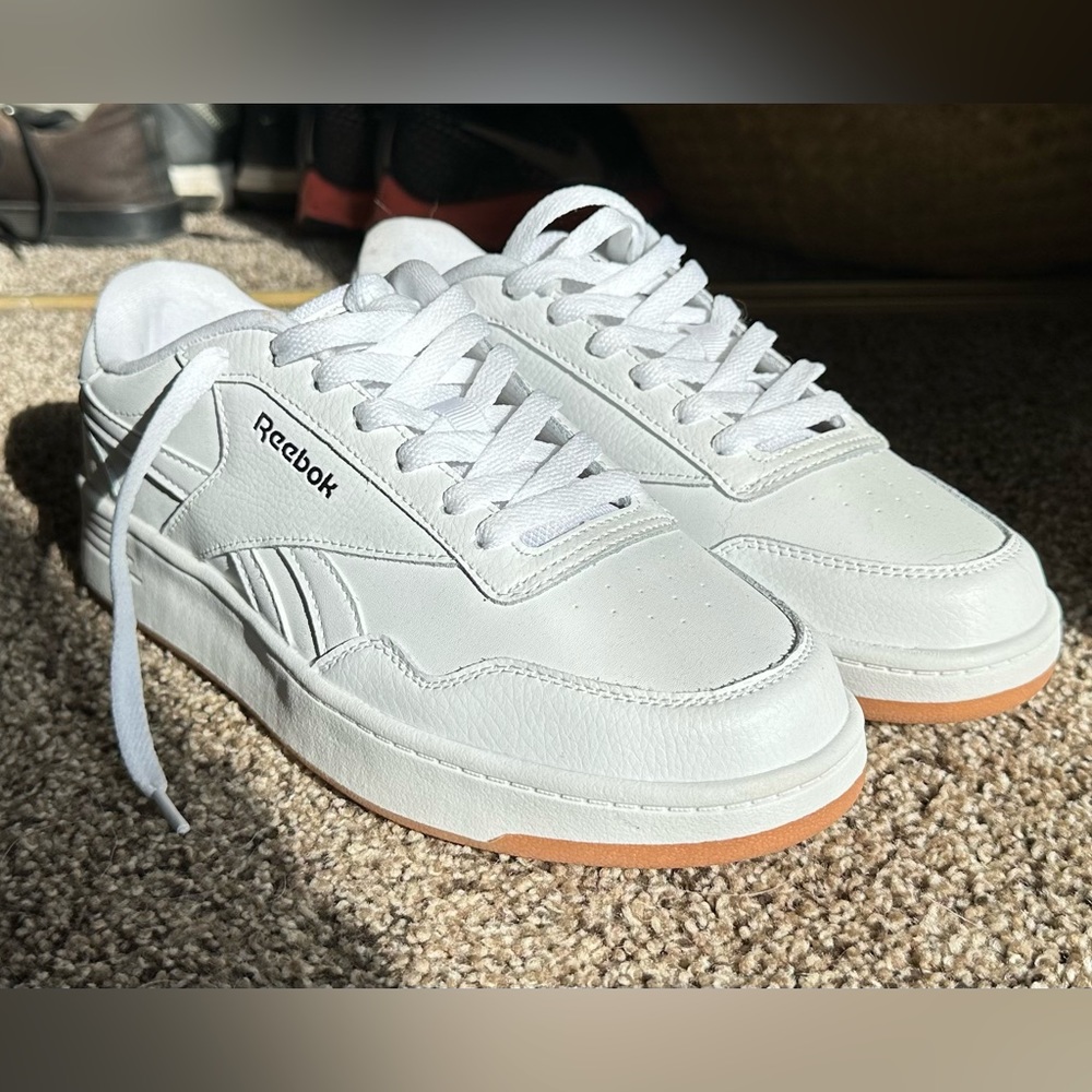 Brand new super clean Reebok sneakers